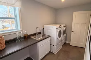 137 Victoria Dr, Moon/Crescent Twp, PA 15108 - Photo 9