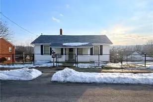 380 Monroe Ave, Leechburg Boro, PA 15656 - Photo 1