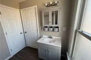 1056 Adams St, New Castle, PA 16101 - Photo 9