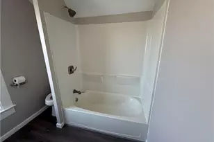 1056 Adams St, New Castle, PA 16101 - Photo 7