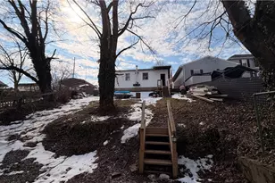 327 Lowell St, Vandergrift, PA 15690 - Photo 11