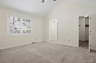 2147 Huntington Ct S, Pittsburgh, PA 15090 - Photo 17