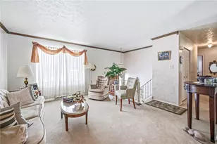 1416 Skyline Dr, Hermitage, PA 16148 - Photo 3