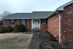 5 Nicklaus Ln, Waynesburg, PA 15370 - Photo 1