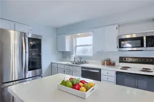 1446 Iroquois Dr, Robinson Twp, PA 15205 - Photo 11