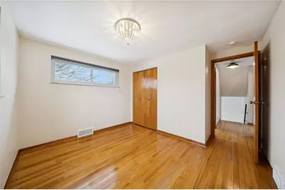 400 Vale Dr, Pittsburgh, PA 15239 - Photo 13