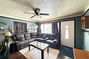 212 Kingston Dr, Wilkins Township, PA 15235 - Photo 3