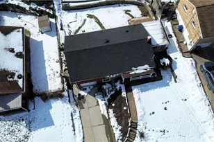 5166 5166 Leona Dr, Pittsburgh, PA 15227 - Photo 3