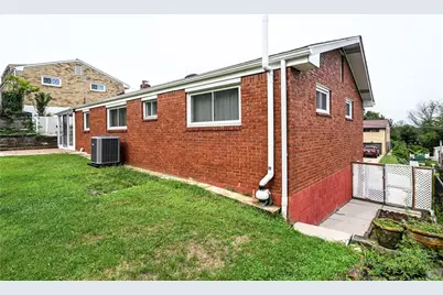 5166 Leona Dr, Pittsburgh, PA 15227 - Photo 39