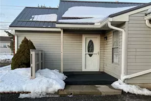 502 Brookstone Ct, Center Township, PA 16001 - Photo 3