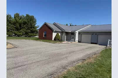 502 Brookstone Ct, Center Township, PA 16001 - Photo 3