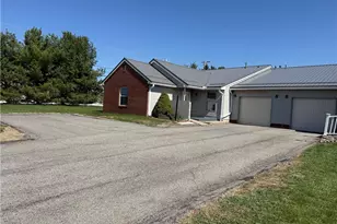 502 Brookstone Ct, Center Township, PA 16001 - Photo 3