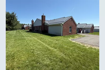 502 Brookstone Ct, Center Township, PA 16001 - Photo 5