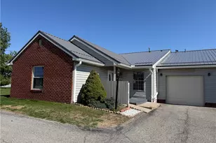 502 Brookstone Ct, Center Township, PA 16001 - Photo 1