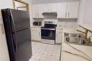 502 Brookstone Ct, Center Township, PA 16001 - Photo 7