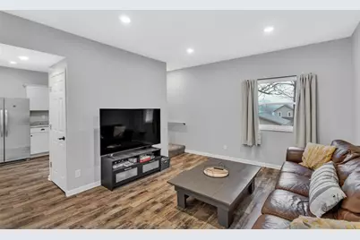 641 1st Ave, Ellwood City, PA 16117 - Photo 13