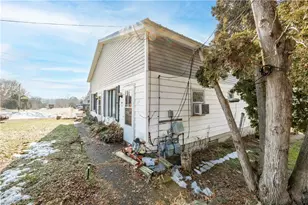 391 Mercer Rd, Hempfield Township, PA 16125 - Photo 5