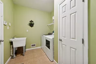 504 Azalea Ln, Bridgeville, PA 15017 - Photo 17