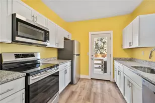 8 Edith Pl, Pittsburgh, PA 15213 - Photo 5