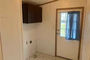 903 Union St, Farrell, PA 16121 - Photo 11