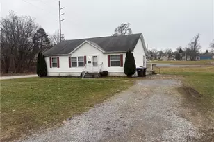 903 Union St, Farrell, PA 16121 - Photo 1