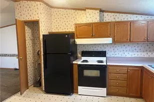 903 Union St, Farrell, PA 16121 - Photo 9