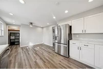 10660 Crestview Dr, Irwin, PA 15642 - Photo 9