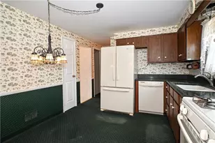 5015 Elmwood Dr, Pittsburgh, PA 15227 - Photo 17