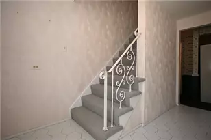 5015 Elmwood Dr, Pittsburgh, PA 15227 - Photo 9