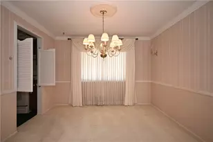 5015 Elmwood Dr, Pittsburgh, PA 15227 - Photo 15