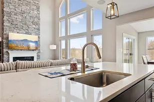 240 Victoria Dr, Pittsburgh, PA 15239 - Photo 7