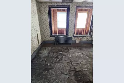 300 Longfellow St, Vandergrift, PA 15690 - Photo 21