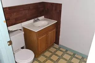 300 Longfellow St, Vandergrift, PA 15690 - Photo 9