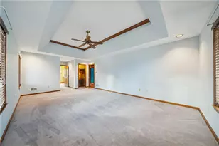 10484 Olde Villa Dr, Pittsburgh, PA 15044 - Photo 35