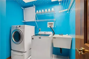 10484 Olde Villa Dr, Pittsburgh, PA 15044 - Photo 45