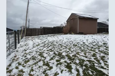 24 Hillman St, Bentleyville, PA 15314 - Photo 9