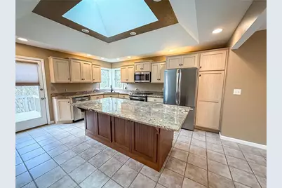 319 Lakewood Dr, Center Township, PA 16001 - Photo 9