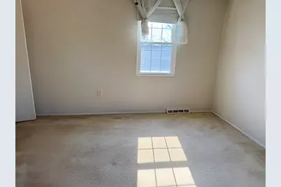 8612 E Barkhurst Dr, Pittsburgh, PA 15237 - Photo 9