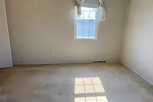 8612 E Barkhurst Dr, Pittsburgh, PA 15237 - Photo 9