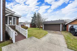 36 Commonwealth Ave, Duquesne, PA 15110 - Photo 3