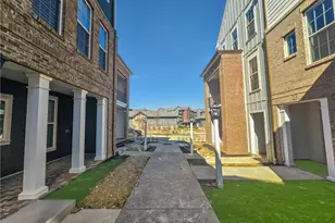 305 Frederick Ln, Cranberry Township, PA 16066 - Photo 5