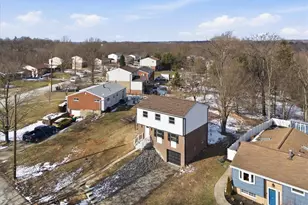 103 Glenora Dr, Robinson Twp, PA 15108 - Photo 9