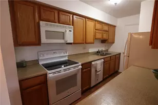 1010 Margarite Dr, Scott Township, PA 15216 - Photo 7