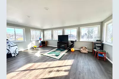 127 Hazel Ave, Ellwood City, PA 16117 - Photo 19