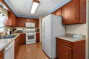 115 Lakeview Dr, Robinson Twp, PA 15136 - Photo 7