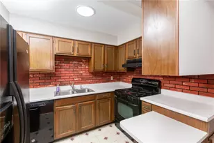 3195 Camberly Dr, Hampton, PA 15044 - Photo 9