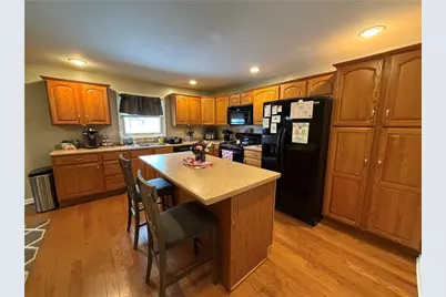 250 Kennedy Ave, East Vandergrift, PA 15642 - Photo 5