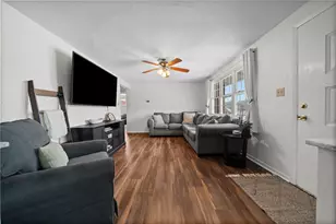 106 Windsor Dr, Hempfield Township, PA 15642 - Photo 5