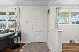 106 Windsor Dr, Hempfield Township, PA 15642 - Photo 3