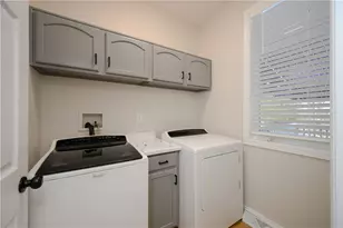 100 Summerlawn Dr, Bell Acres, PA 15143 - Photo 15